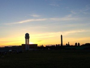 sonnenuntergang-grillen-tempelhoferfeld-berlin