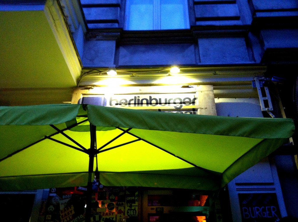 Berlin-Burger-International-draußen