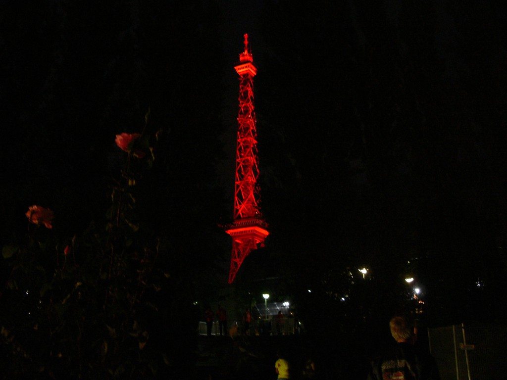 Berlin-Funkturm-rot-Ifa-2014