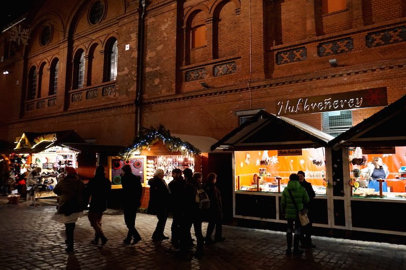 Berlin-Lucia-Weihnachtsmarkt-Buden