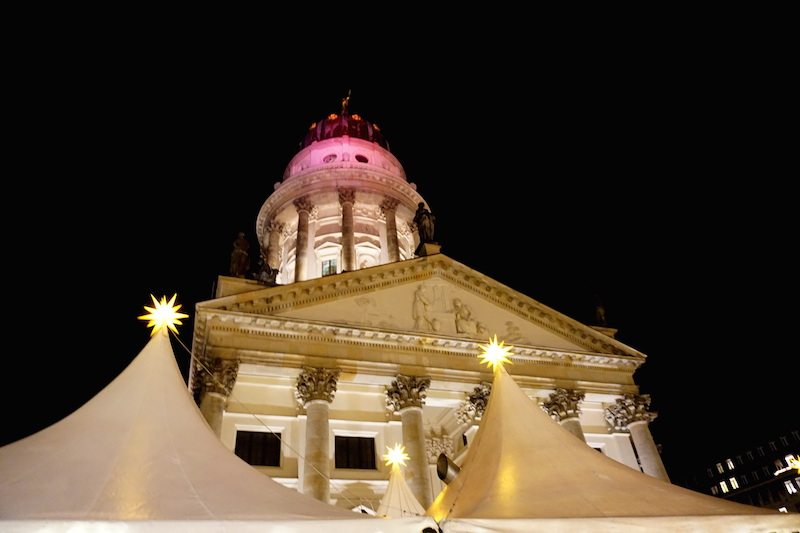 Berlin-Weihnachtszauber-Gendarmenmarkt-Zelte