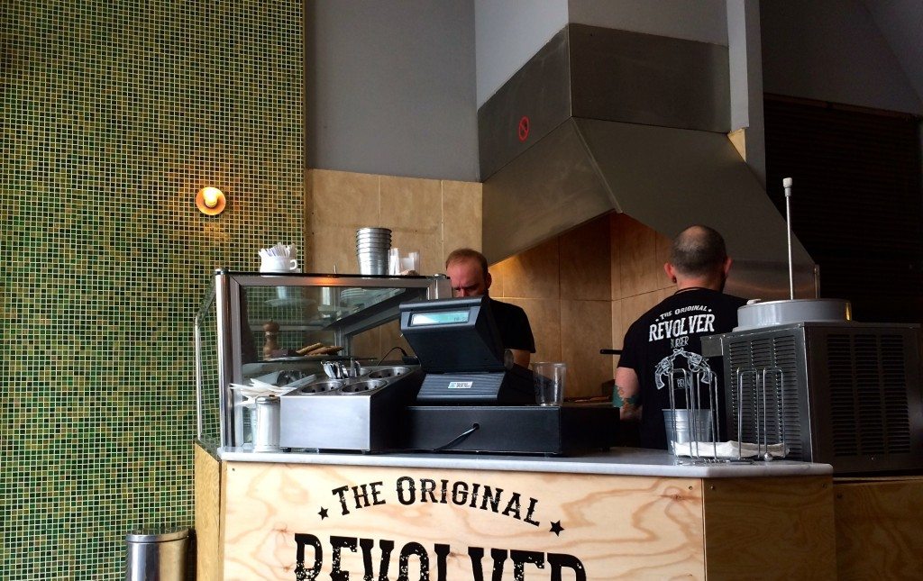 revolver-burger-berlin-theke