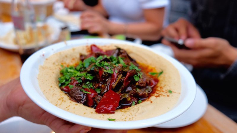 hummus-in-berlin-good-food-tour-sababa-aubergine