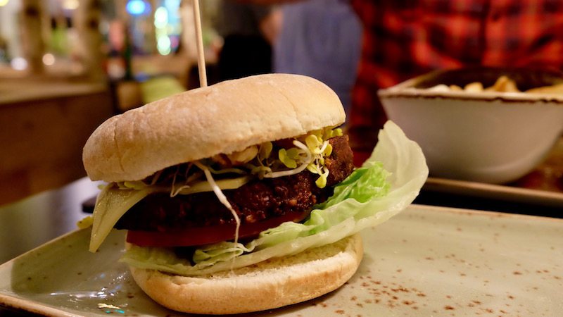 berlin-burger-hans-im-glueck-veggie-burger