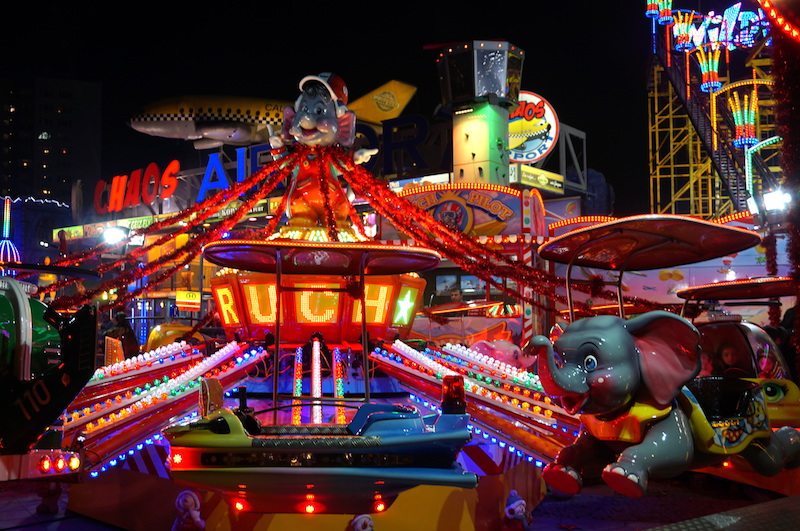 berlin weihnachtsmarkt karusssell