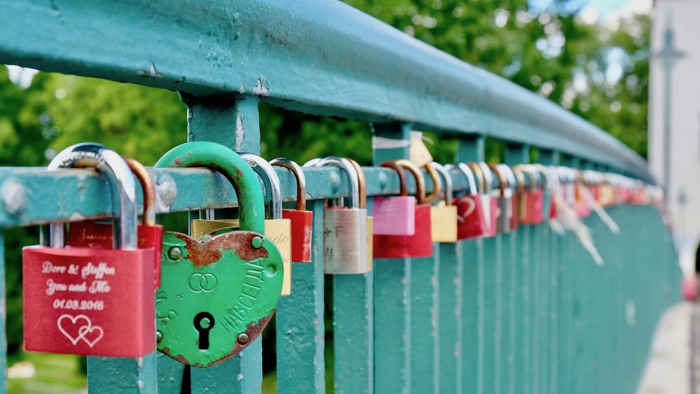 berlin-dating-liebesschloesser-bruecke-titelbild