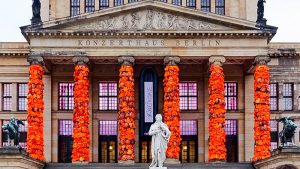 berlin-konzerthaus-aiweiwei-schwimmwesten-titelbild