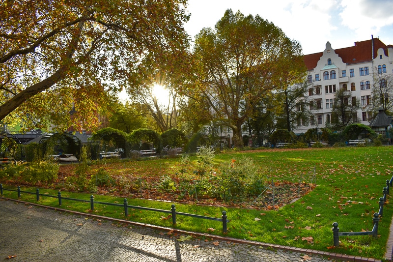 Berlin-Charlottenburg-Kantstraße-Savignyplatz