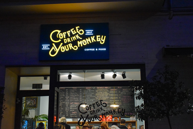 Charlottenburg-Café-Coffee-Drink-Your-Monkey-Logo-Nacht